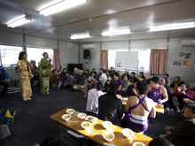 サロンで開かれた新年会の様子