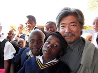 South Africa (2009). Mr. Taniyama’s delightful face was impressive when he explained the photo. (Watanabe)