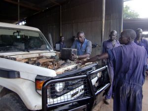 An automobile repair shop in Juba, which JVC assisted before the independence of South Sudan. It is now operated by South Sudanese mechanics and staff.