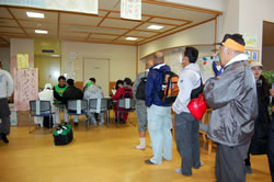 岩沼市災害ボランティアセンター、受付の様子