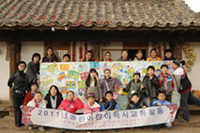 共同制作の「ともだち列車」。日・韓・朝・中から集まります。