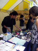 ブースでは活動紹介のほかに各国の手工芸品を販売します。