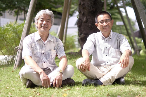 前代表の谷山(左)と新代表の今井(右)