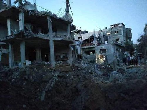 空爆を受けた街の様子１（写真提供：現地パートナー団体AEIのアマルさん）