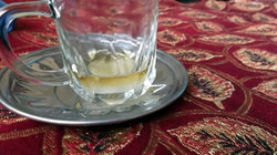 カップの底にたっぷり残るほど砂糖を入れてくれるのも、厚いおもてなしの印。