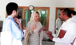 シャプール医師と話す谷山由子