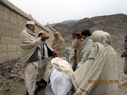 井戸水や井戸周りの衛生状態を確認中。