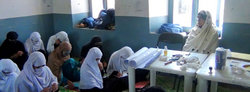 女子学校での応急処置ワークショップ
