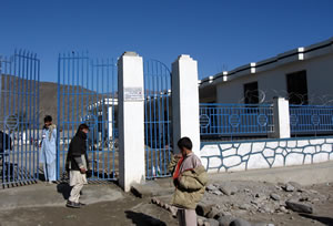 日本のNGOの支援で最近新しく校舎が建設された男子校