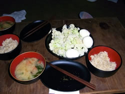 一苦労の末の夕食。感慨深く美味しくいただきました。