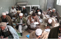 新しい教科書の指導法を習う、小学校教員