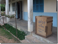 環境教育で設置したゴミ箱。徐々に根付き始めている。