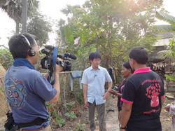 ドンソック村でのおばちゃんインタビューの様子