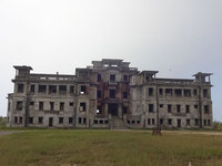 ボコー山では昔カジノだった建物が多くありました。 標高が高く、カンボジアらしからぬ寒さでした。