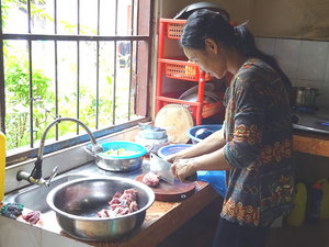 JVCオフィスでお昼ごはんの準備をしています。仕事をしている部屋にも良い匂いが漂ってきて、ご飯の時間が待ち遠しくなることが度々あります。