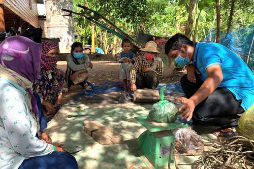 まずは定員５名からスタート。害虫対策研修の様子