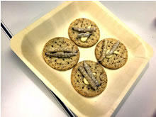 タケムシのクラッカーのせ