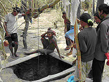 飲み水・生活水のための緊急の折衷式井戸支援。