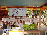 有機農産物キャンペーンで販売！　シェムリアップの街でもアピール！