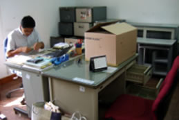 引っ越しの対応に忙しい山崎