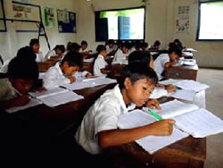 【今月の1枚】オンスノール郡にある小学校の実習風景