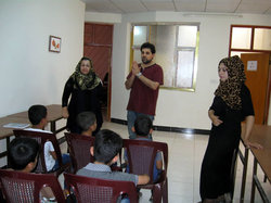 9月中旬、INSAN事務局長のアリー氏（写真中央）が来日します