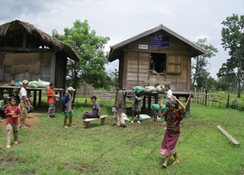 米の貸し出しの様子