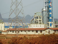 L村付近のセメント工場