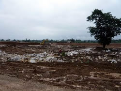 ナムトゥン2ダム建設のための河川工事により、森林エリアだった箇所が更地に