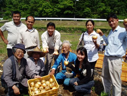 水俣は環境の町。有機栽培のたまねぎ畑で交流