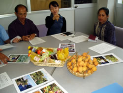 小ミカンなど規格外を利用した加工品作りを学ぶ。