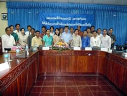 カムアン県プロジェクト終了式にて