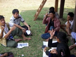 稲作技術に関心があるグループの話し合い