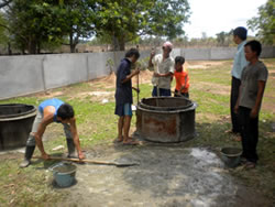 力を合わせてのセメントリング作り