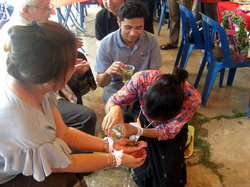 手のひらに水をつぐ