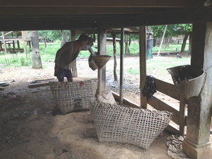 ニワトリ飼育道具の数々