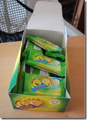 幼稚園で子どもたちが食べるビスケット。名前は「ビタミーノ」君。鉄分の他ビタミンも強化されています