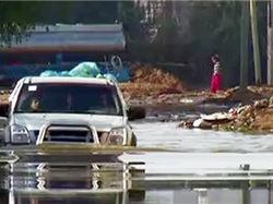 「燃料不足で汚水ポンプを稼働できず、汚水が氾濫した地域」(出典:アルジャジーラ2013年11月20日記事 )