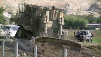 家屋破壊などに使用されるイスラエル軍の米国製軍用ブルドーザー。ヨルダン渓谷中部にて。2014年12月23日。今野撮影