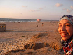 それでも海が大好きだと語るアマルさん。気分転換に海辺を歩くのが趣味。