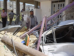 破壊された幼稚園の遊具