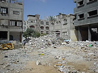 幼稚園の道を挟んだ向かい側