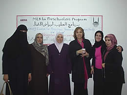 子どもの栄養改善事業のスタッフと講師