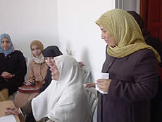 ファティマさん（写真右）