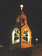 ライトアップされた聖誕教会の鐘楼