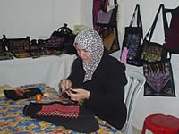 デザイン担当の女性（センターにて）