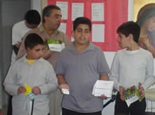 折り紙グループは、ピアノや動物を作りました。