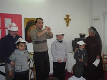 低学年の工作グループは花笠作りでした。