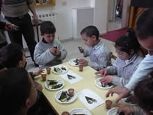 「魚のにおいがする海の草！」