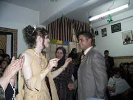 ウラと婚約者が踊りを披露